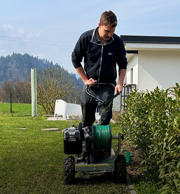 Montaža robotskih kosilnic